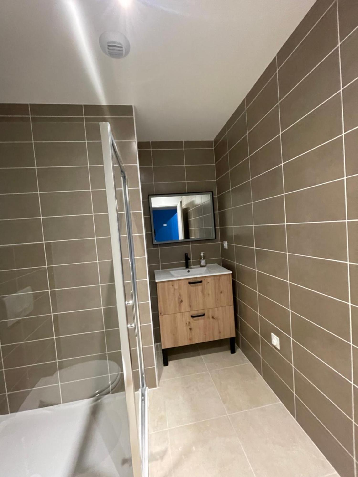 Le Salvador - Appart'Hotel De 18M2 A 44M2 La Talaudiere Exteriér fotografie