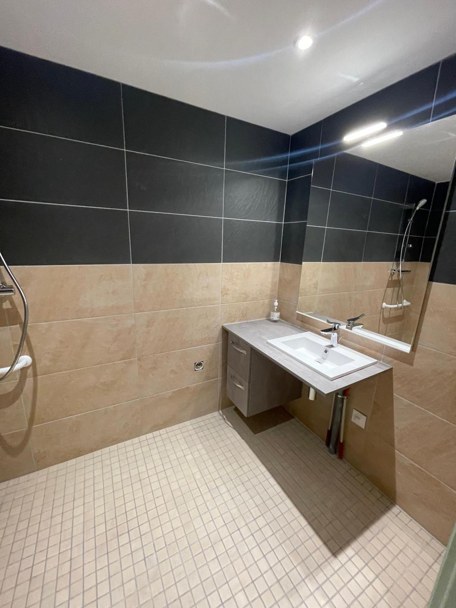 Le Salvador - Appart'Hotel De 18M2 A 44M2 La Talaudiere Exteriér fotografie