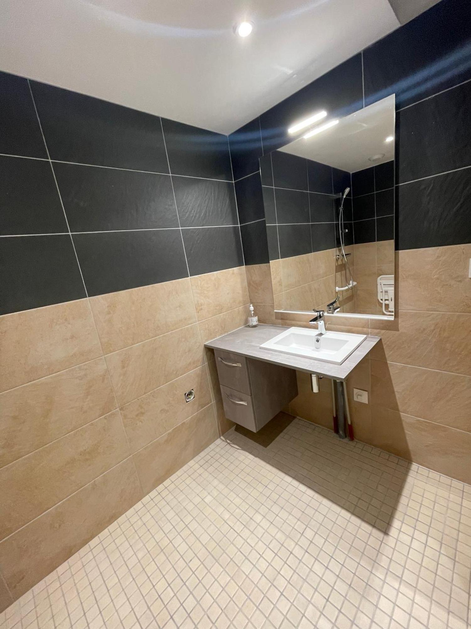 Le Salvador - Appart'Hotel De 18M2 A 44M2 La Talaudiere Exteriér fotografie